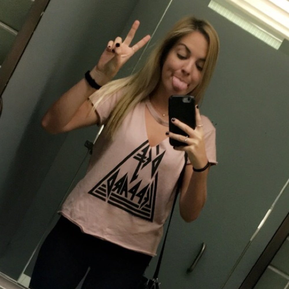 american eagle outfitters def leppard tee